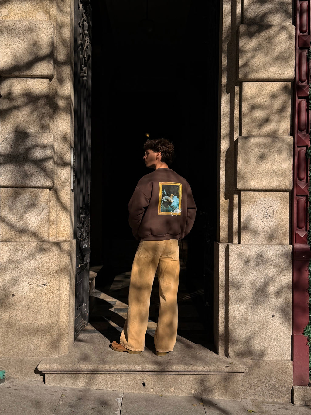 SWAN SWEATER CHOCOLATE