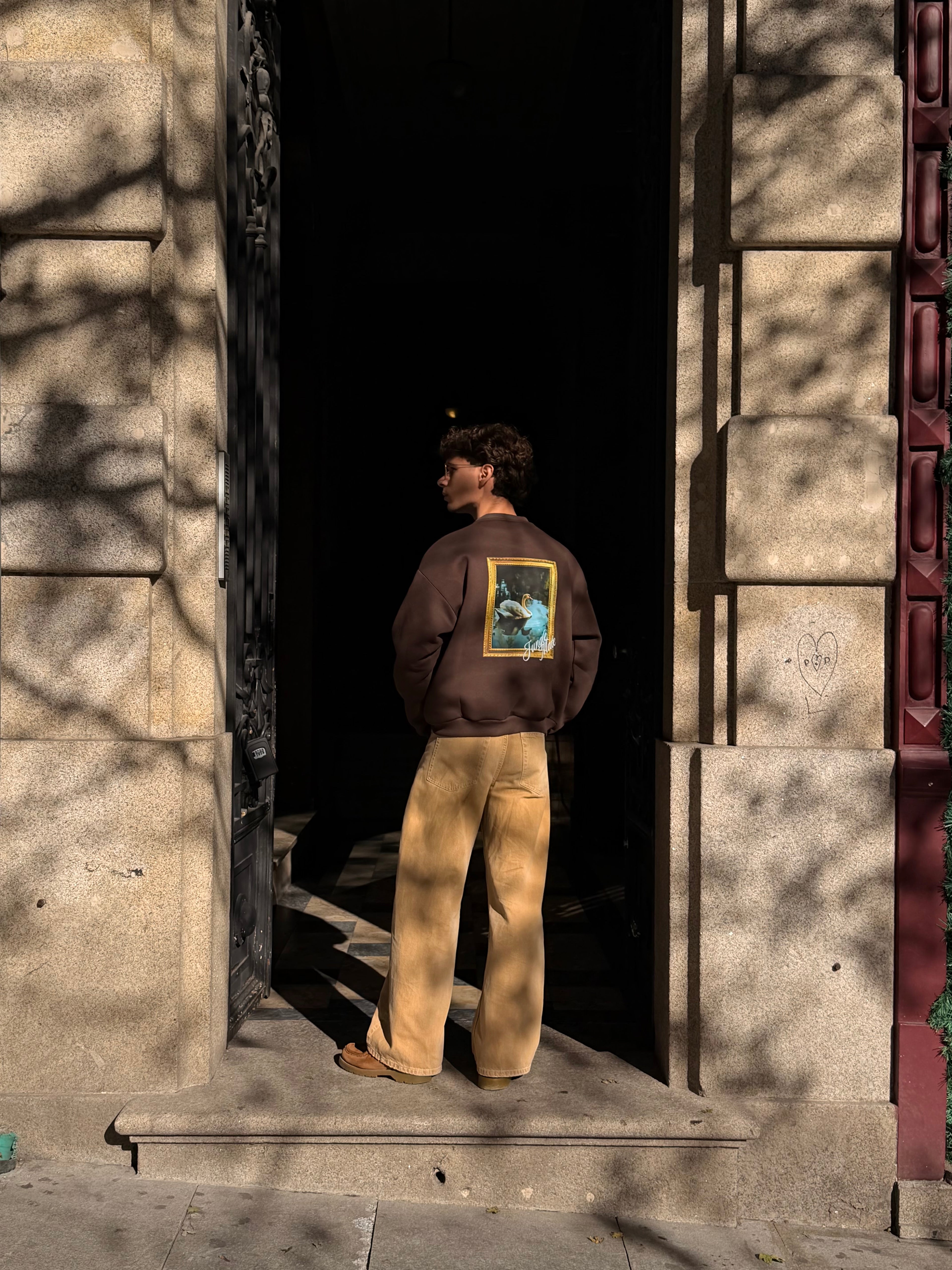 SWAN SWEATER CHOCOLATE