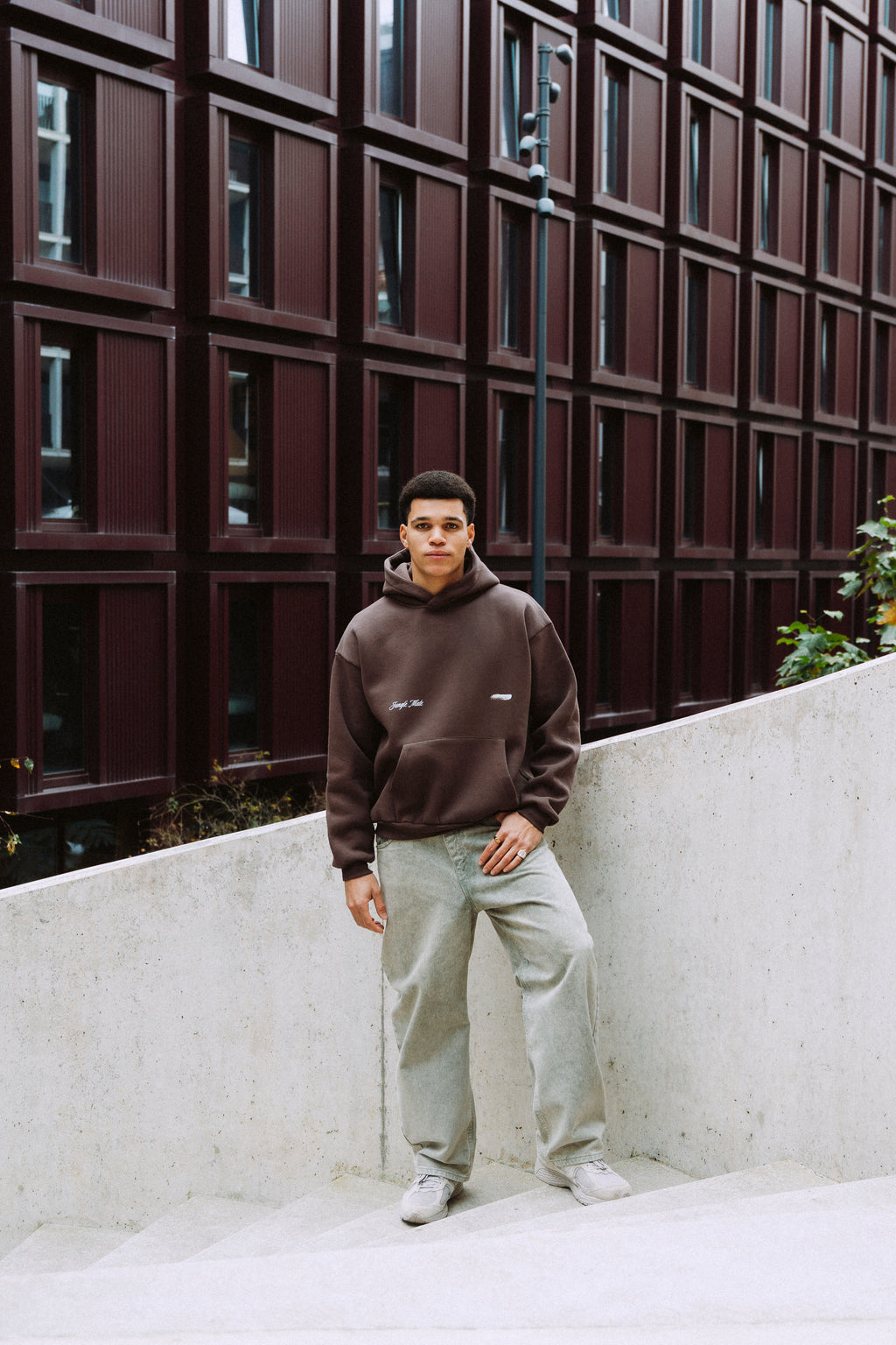 SWAN HOODIE CHOCOLATE