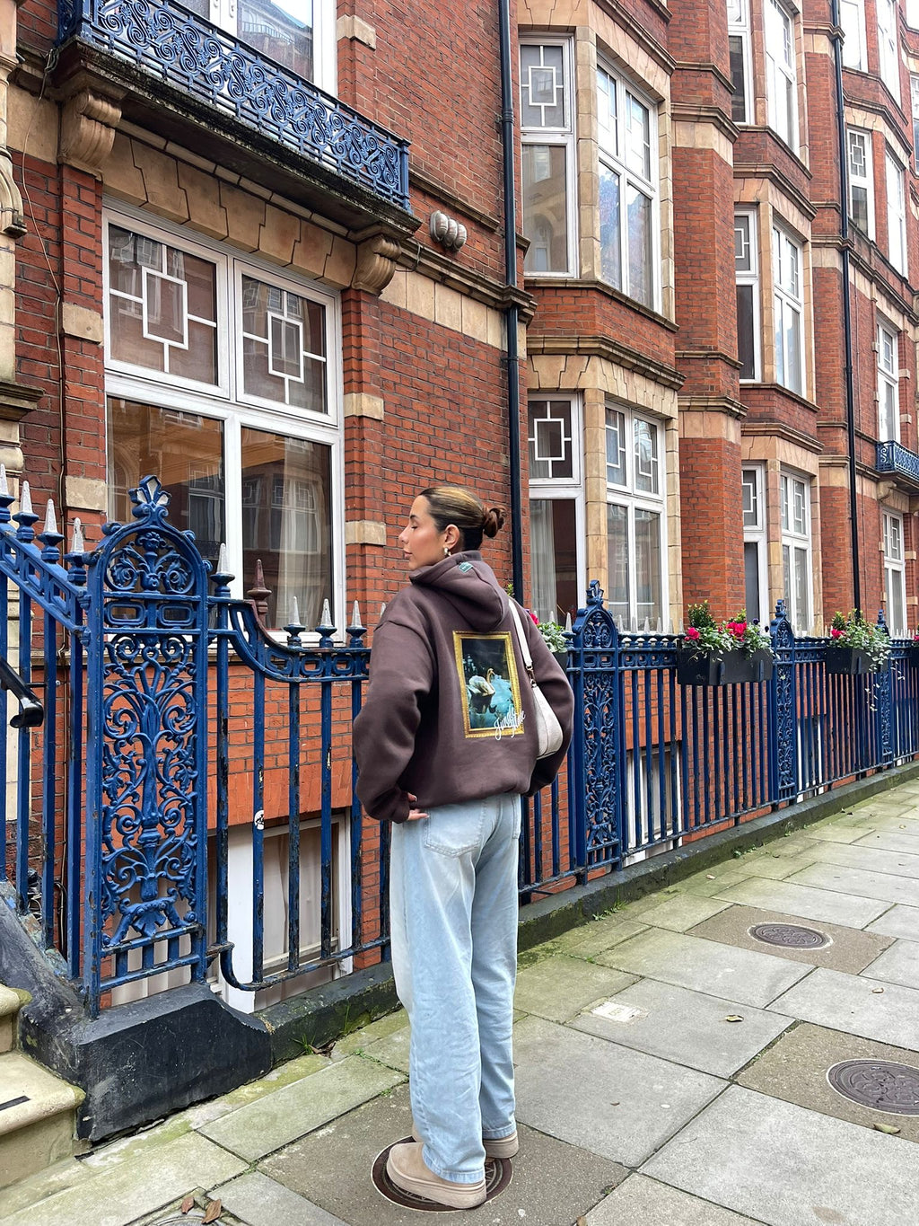 SWAN HOODIE CHOCOLATE