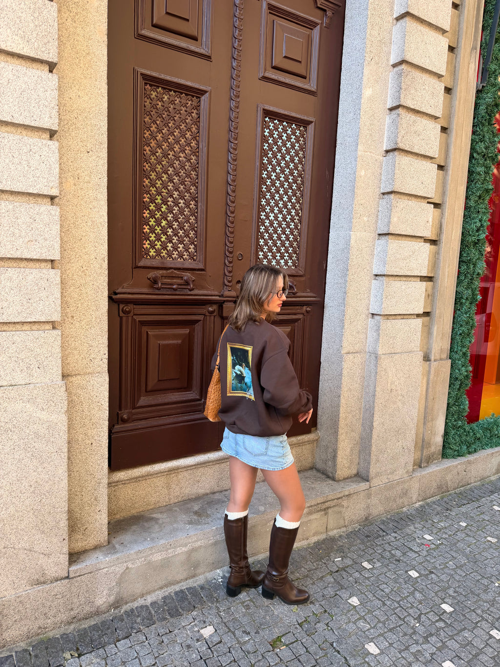 SWAN SWEATER CHOCOLATE