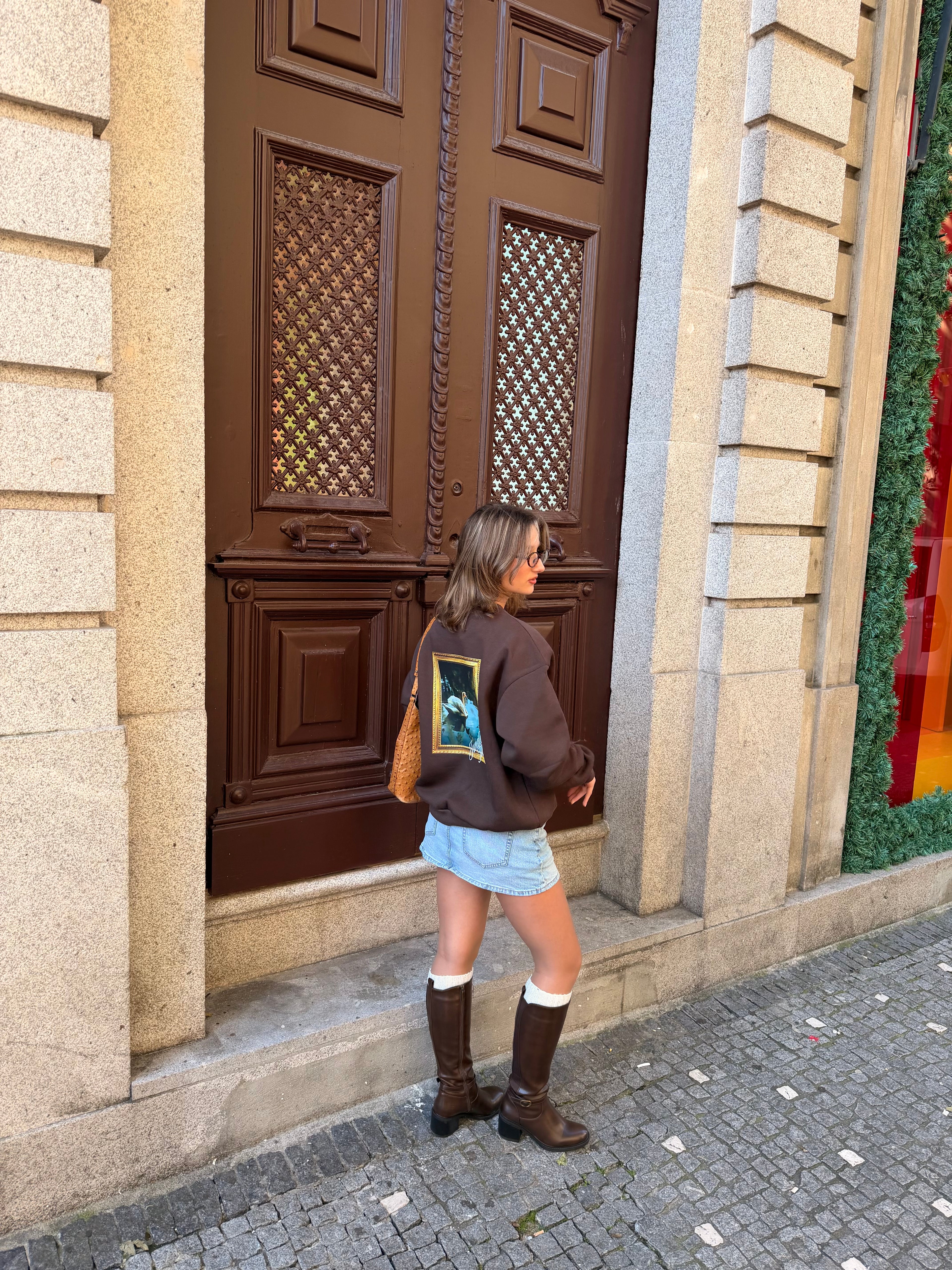 SWAN SWEATER CHOCOLATE