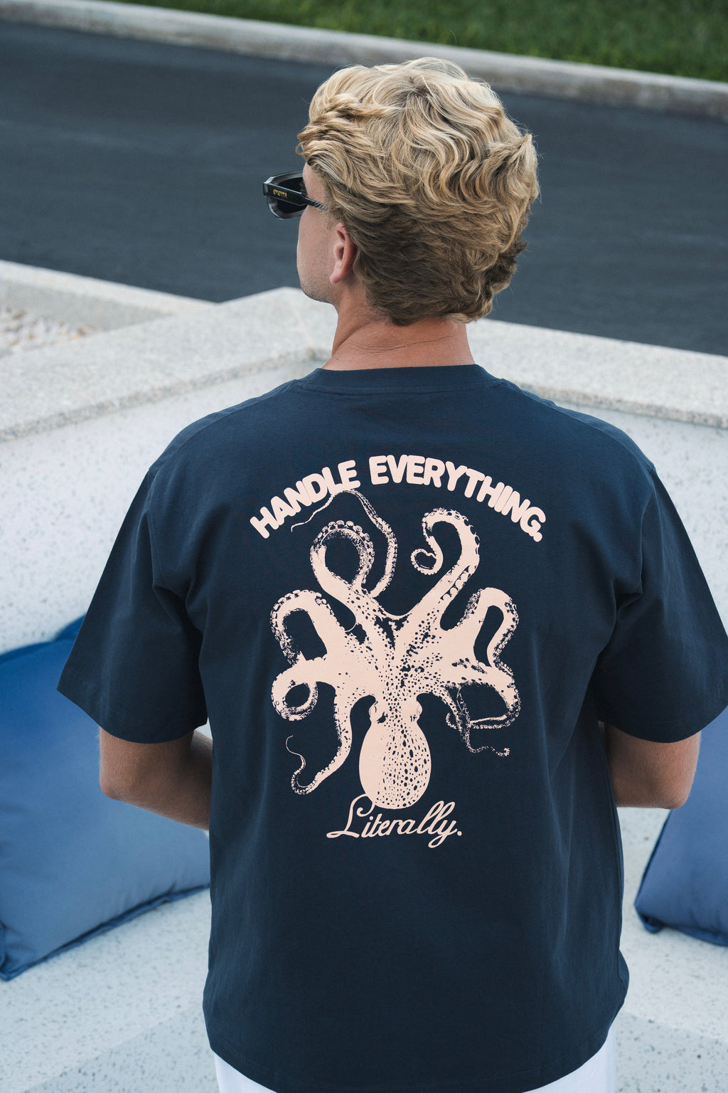 OCTOPUS TEE CHARCOAL