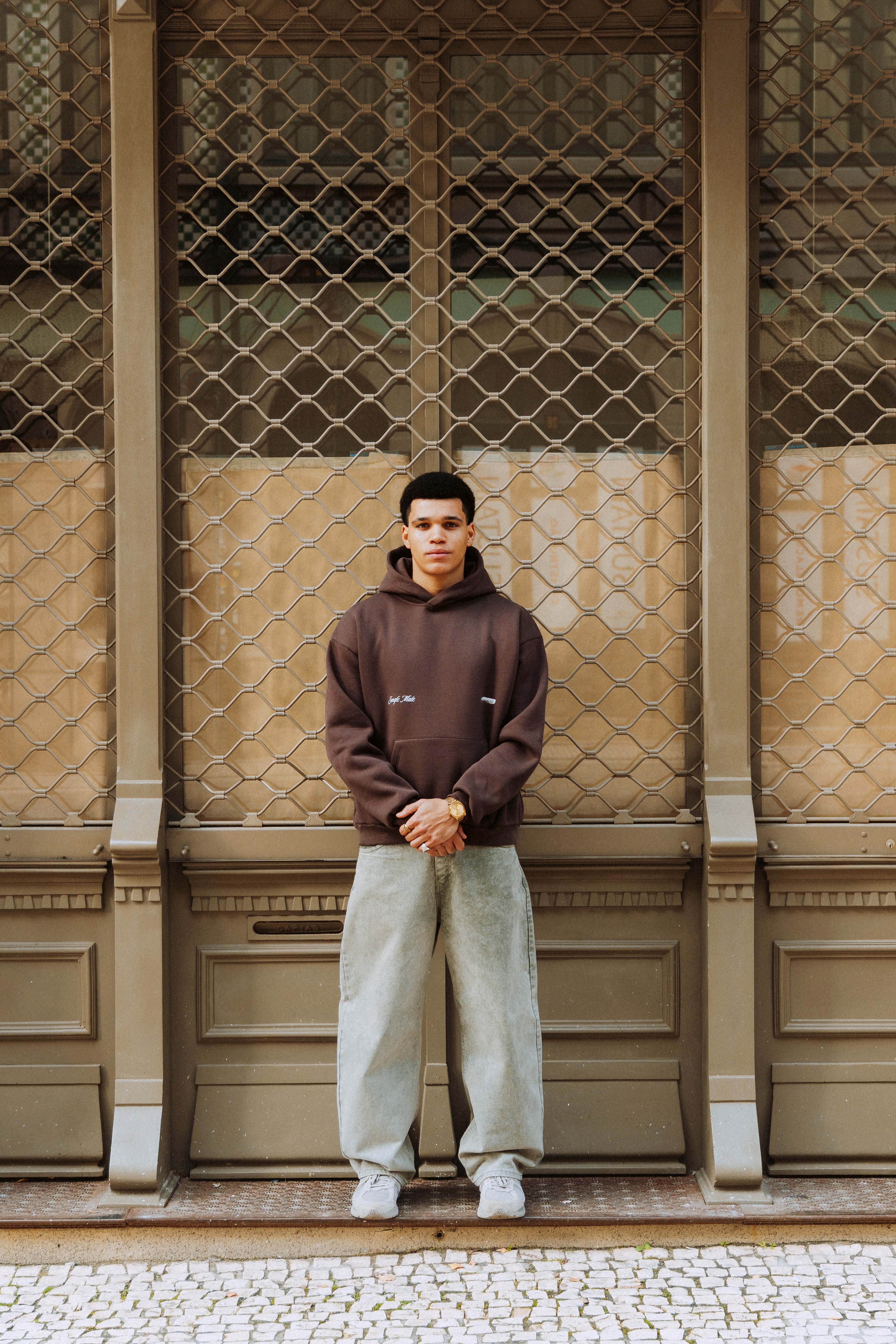 SWAN HOODIE CHOCOLATE