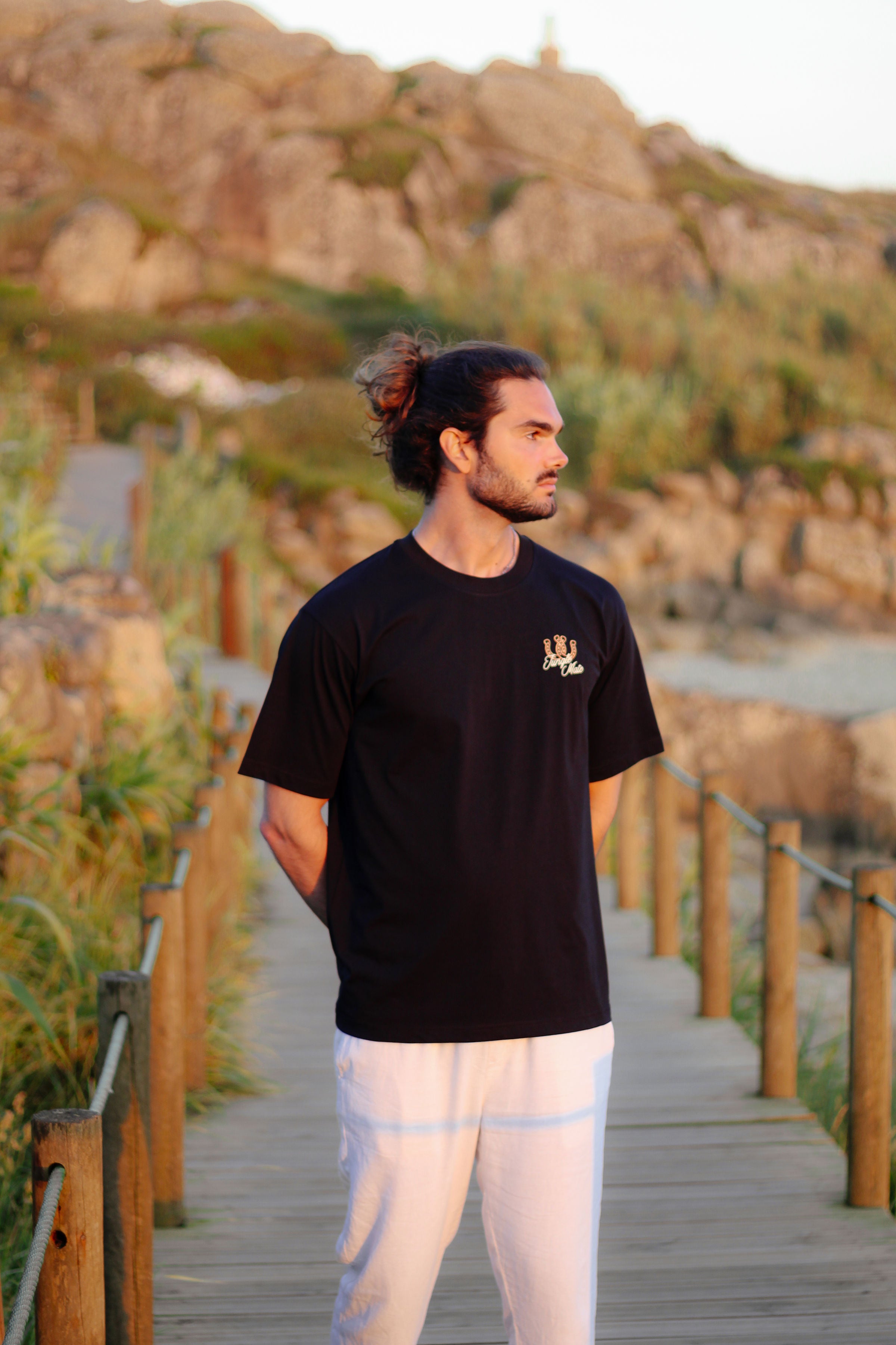 HORSESHOE TEE BLACK